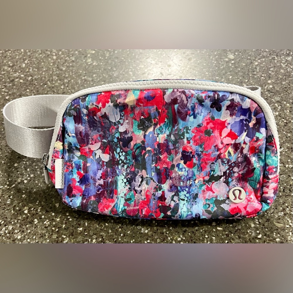 NEW Lululemon Flower Glide Multi Everywhere Belt Bag 1L Travel Crossbody Gym - Picture 5 of 14